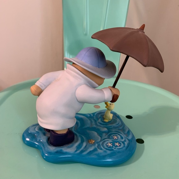 Disney Winnie the Pooh Sharing Umbrella With Duckling Figurine - Picture 4 of 7
